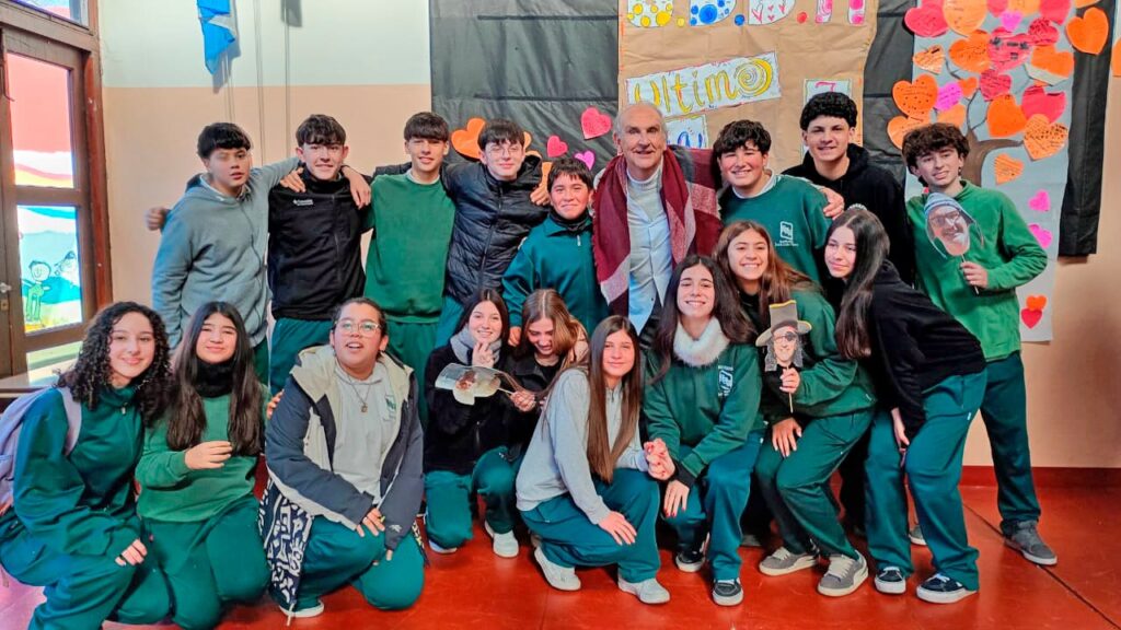 Instagram post from institutovives. This post is in position 3.
